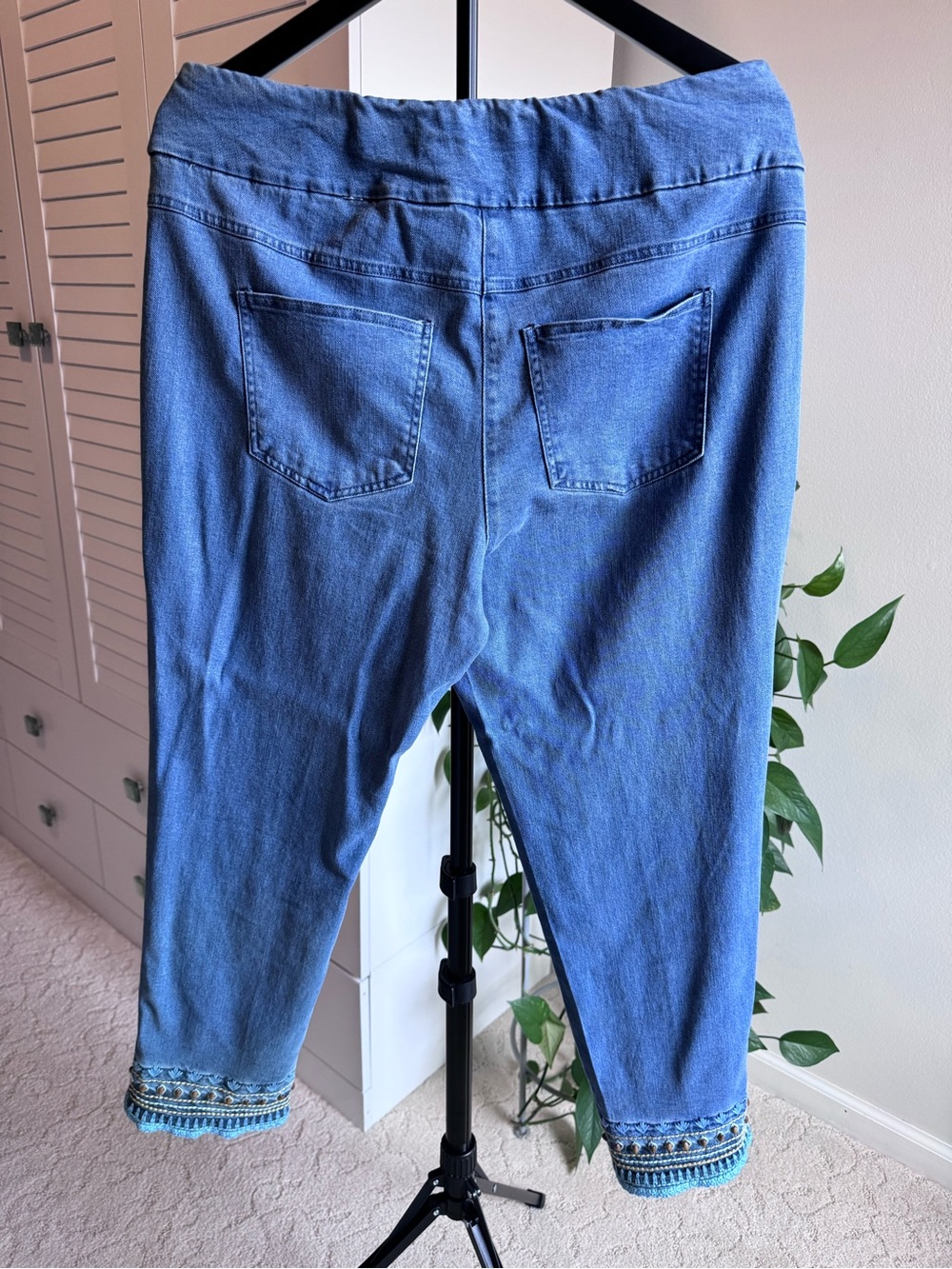 Ruby Rd. Light Blue Embroidered Cropped Jeans SHIPS NOW NEW! - Picture 4 of 9